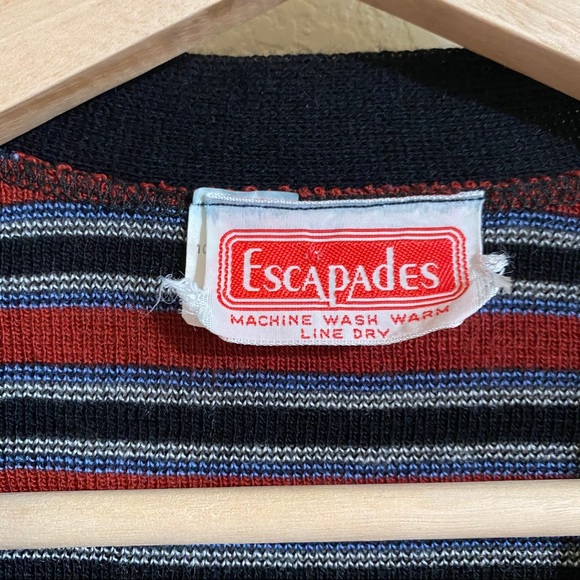 VTG Escapades - 70s Wrap Top - Picture 7 of 7